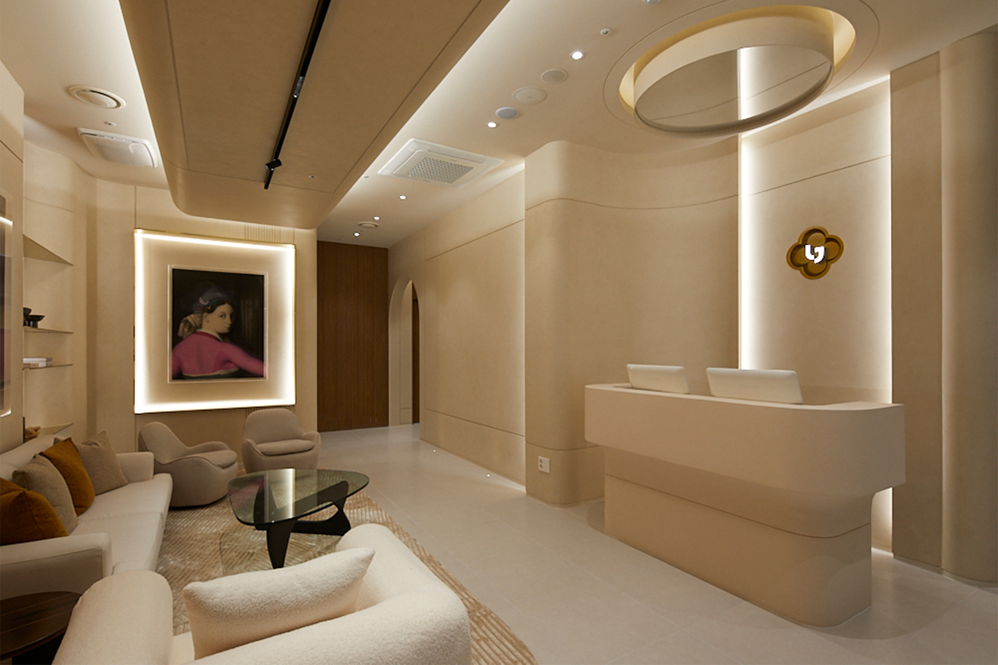 interior of Lienjang Gangnam's premium lifting treatment area