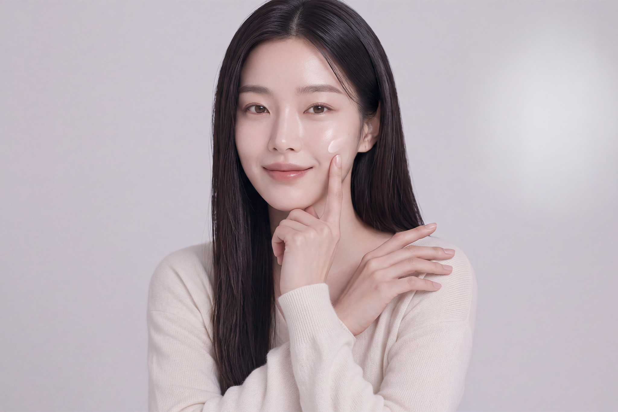 model with glowing skin representing how to find the right skin booster
